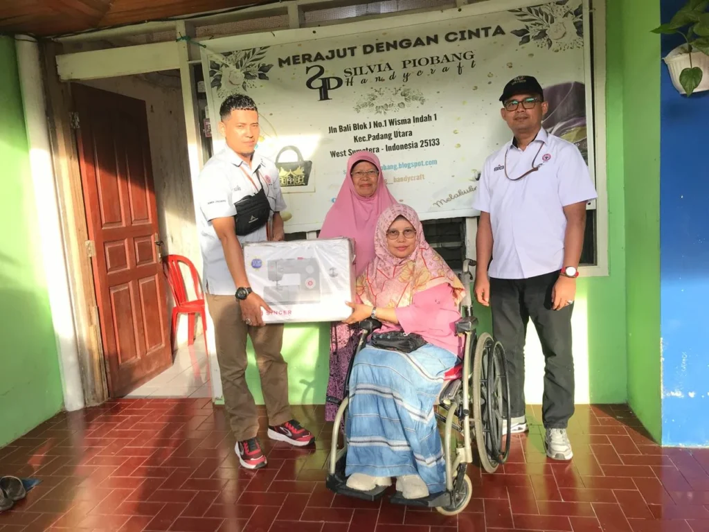 PT Semen Padang Tingkatkan Kemandirian Penyandang Disabilitas melalui Bantuan Peralatan Usaha