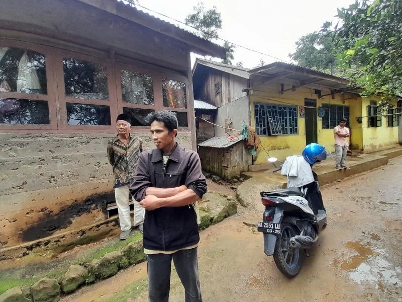 Keterbatasan Listrik di Palupuah, 1 Meteran Listrik Bagi 8 Rumah