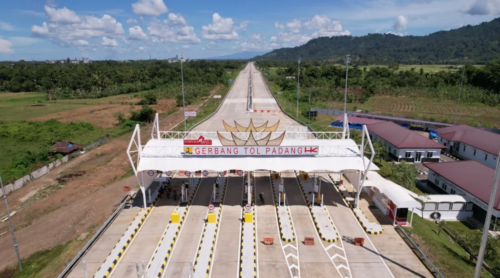 Gerbang tol Padang-Sicincin