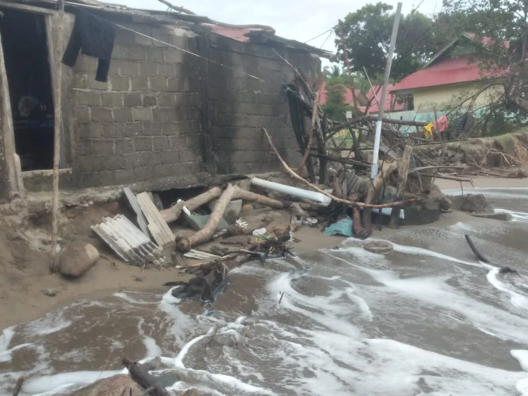 Puluhan Rumah dan Bangunan SD di Pasir Samudra Surantih Pessel Terancam Abrasi