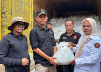 Andre Rosiade Kirim 1.000 Paket Sembako untuk Bantu Korban Galodo di Salingka Danau Maninjau