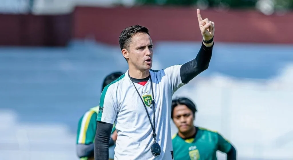 Pelatih Persebaya Surabaya, Paul Munster