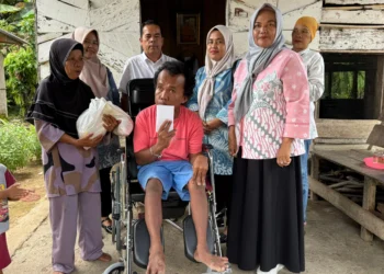 Andre Rosiade Kirim Kursi Roda untuk Pemuda Penderita Polio di Kambang, Pessel