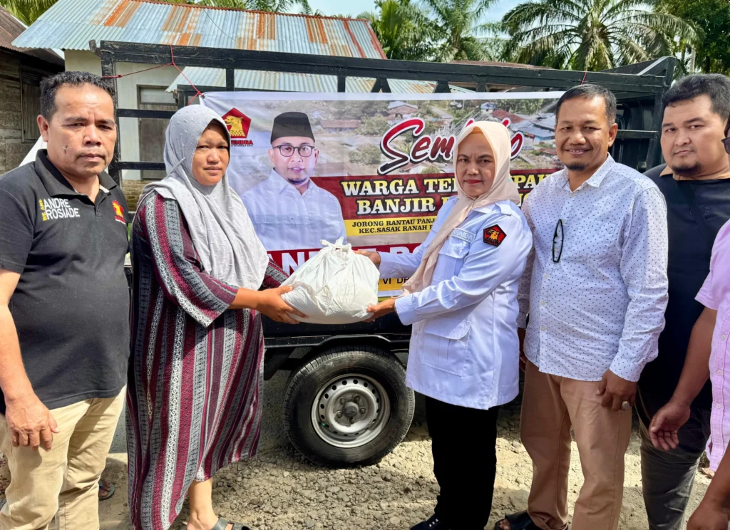 Andre Rosiade Salurkan 1.000 Paket Sembako untuk Korban Banjir Pasaman Barat