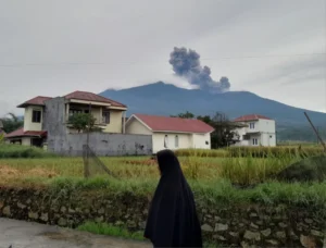 Gunung Marapi Meletus Kuat Pagi Ini