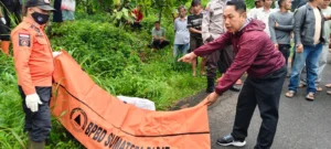 Heboh, Penemuan Mayat Dalam Karung di Tanah Datar