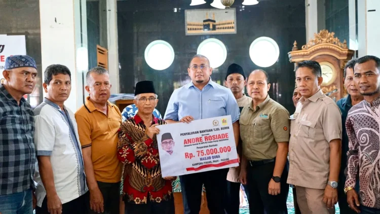 Andre Rosiade Bantu Rp75 Juta untuk Masjid Quba Kampung Pinang, Padang