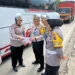 Kasubdit Gakkum Ditlantas Polda Sumbar, AKBP. Dewi Suryani saat mengecek  dokumen Truk ODOL yang Terjaring Ops Keselamatan