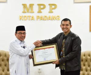 Pemko Padang Beri Penghargaan ke BPJS Kesehatan Cabang Padang sebagai Tenant Terbaik 2024 di MPP