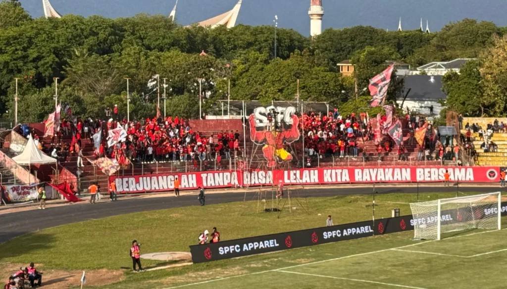 Salah satu kelompok suporter Semen Padang FC di Stadion H Agus Salim