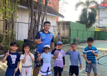 Rices Jatra, Dosen Penjas FKIP UIR Sosialisasikan Model Latihan Mini Tennis Berbasis Interactive Drills dan Games di Pekanbaru
