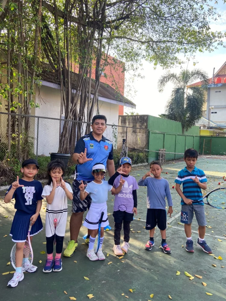 Rices Jatra, Dosen Penjas FKIP UIR Sosialisasikan Model Latihan Mini Tennis Berbasis Interactive Drills dan Games di Pekanbaru