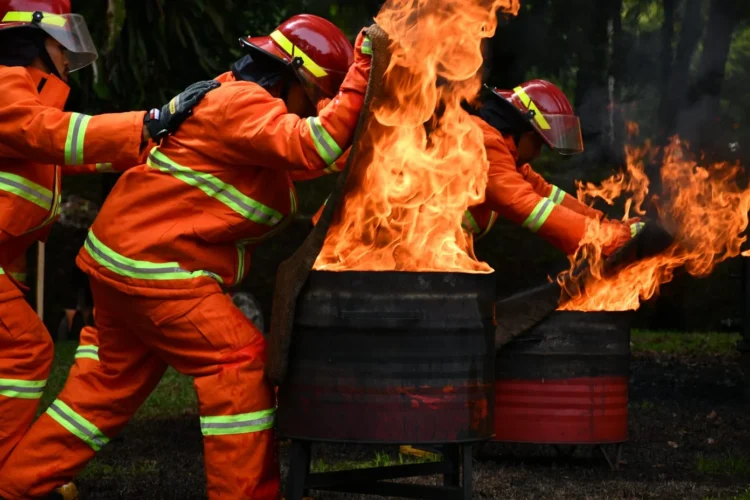 SHE Challenge SIG Tahun 2025, Delapan Tim Bersaing di Fire Ground PT Semen Padang