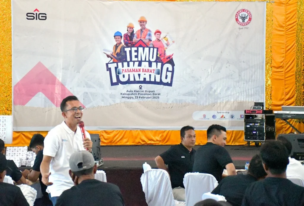 100 Tukang dan Pemilik Toko Bangunan Pasbar Ikuti Pelatihan Aplikasi Produk PT Semen Padang