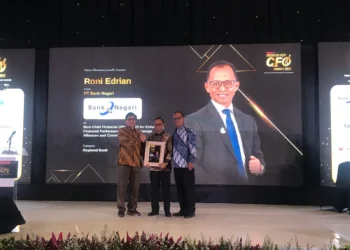 Dirkeu Bank Nagari, Roni Edrian meraih penghargaan Indonesian Best CFO 2025