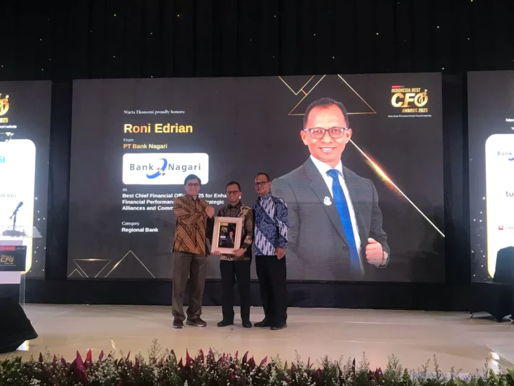 Dirkeu Bank Nagari, Roni Edrian meraih penghargaan Indonesian Best CFO 2025