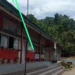 Kondisi bendera merah putih yang terpasang di halaman SDN 21 Teluk Nibung, Sabtu 8 Maret 2025