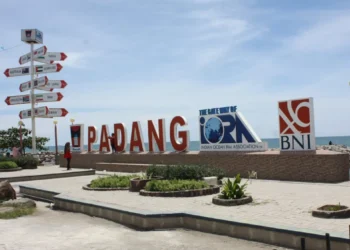 Landmark Kota Padang di Pantai Padang