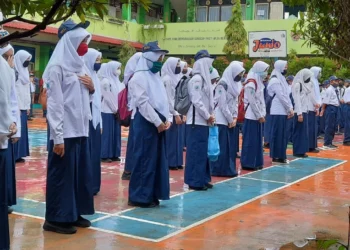 Pelajar sekolah di Padang