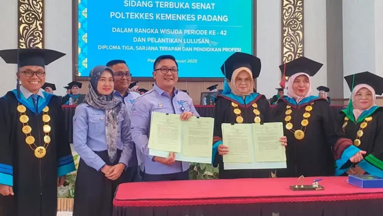 Penandatanganan kerjasama Bank Nagari dengan Politeknis Kesehatan Kemenkes