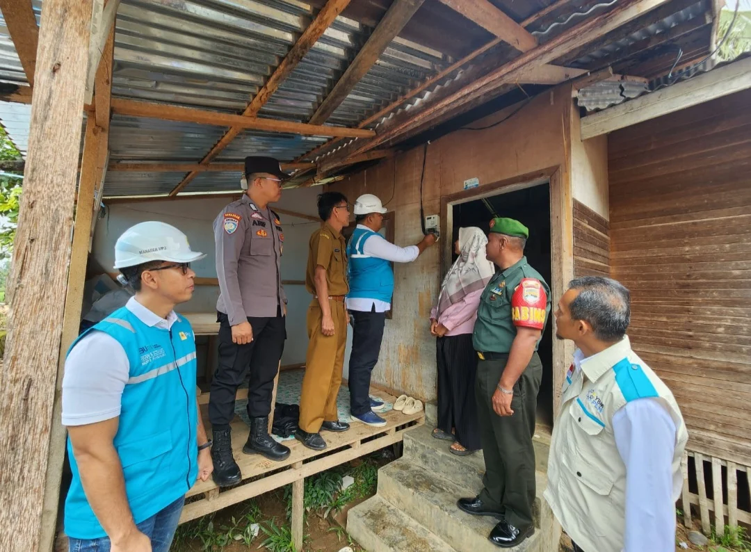 PLN Kembali Hadirkan Program Light Up The Dream untuk 2982 Keluarga Prasejahtera di Sumbar 