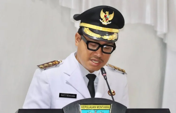 Bupati Mentawai, Rinto Wardana Samaloisa