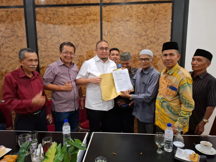Tanah Ulayat Nagari jadi Hutan Lindung dan HPK, Ninik Mamak Inderapura Mengadu ke Andre Rosiade