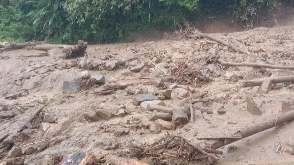 Dihantam Banjir Bandang, Akses Jalan Rimbo Data-Tigo Lurah Solok Putus Total