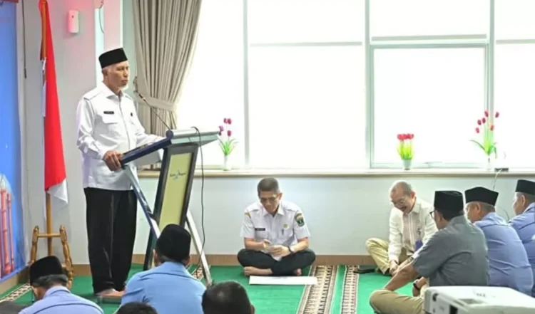 Tausyiah Gubernur Sumbar bersama jajaran Bank Nagari