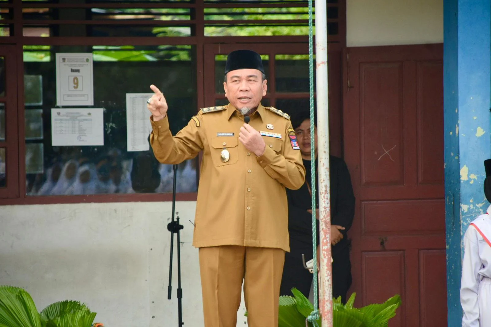 Wawako Maigus Nasir Jadi Pembina Upacara Bendera di SMP Negeri 23 Padang