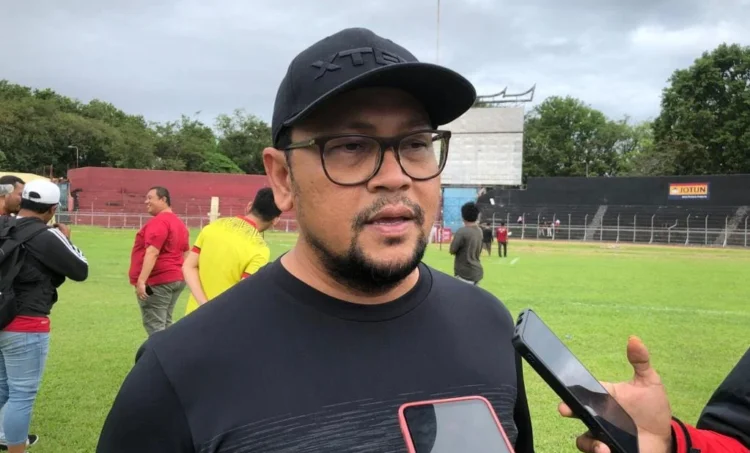 CEO Semen Padang FC, Win Bernadino