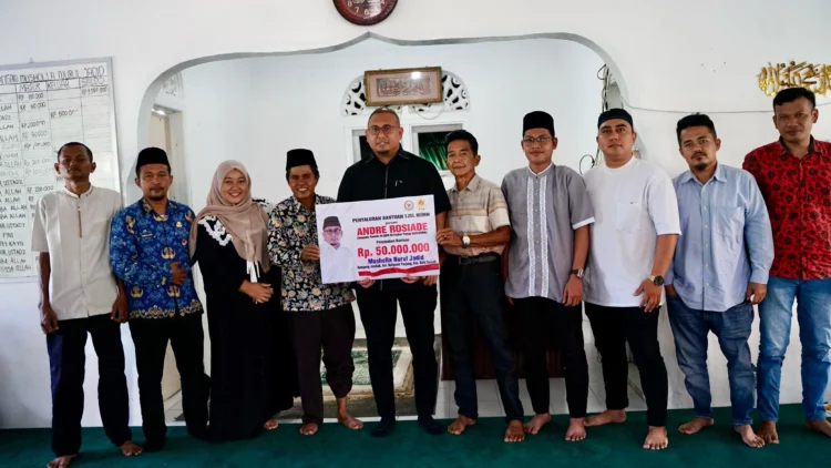 Andre Rosiade Bantu Mushalla Nurul Jadid Koto Tangah, Sebut Prabowo Komit Bangun Sumbar