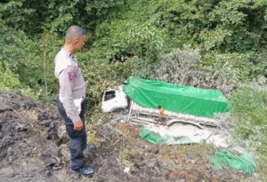 Sopir Selamat! Begini Kronologis Truk Pengangkut Semen Jatuh ke Jurang di Kelok Jariang Sitinjau Lauik