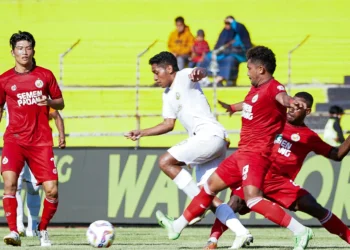 Laga Semen Padang FC melawan Arema FC di putaran pertama BRI Liga 1