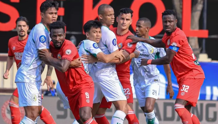 Laga Semen Padang FC melawan Persebaya di putaran pertama Liga 1 2024:2025