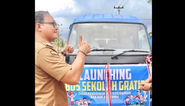 Peresmian bus sekolah gratis di Pulau Sipora Mentawai