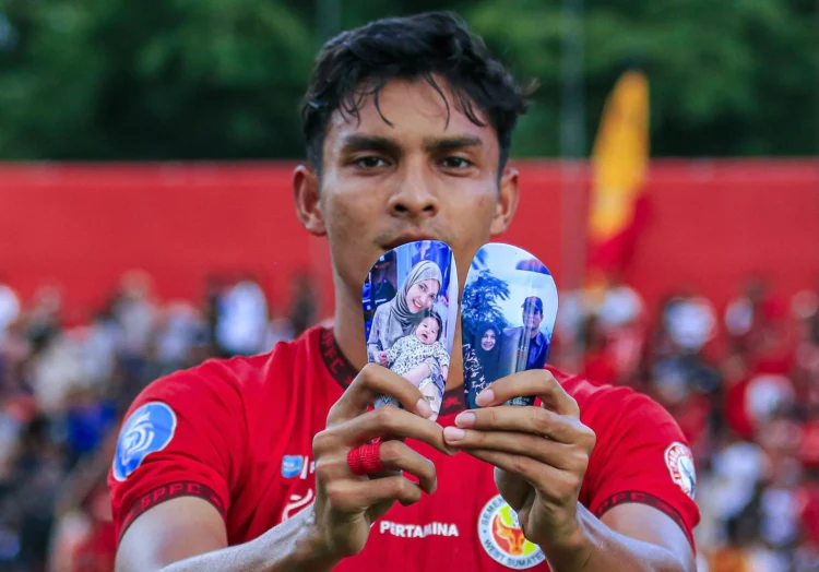 Selebrasi Muhammad Ridwan usai melengkapi kemenangan Semen Padang FC atas Madura United