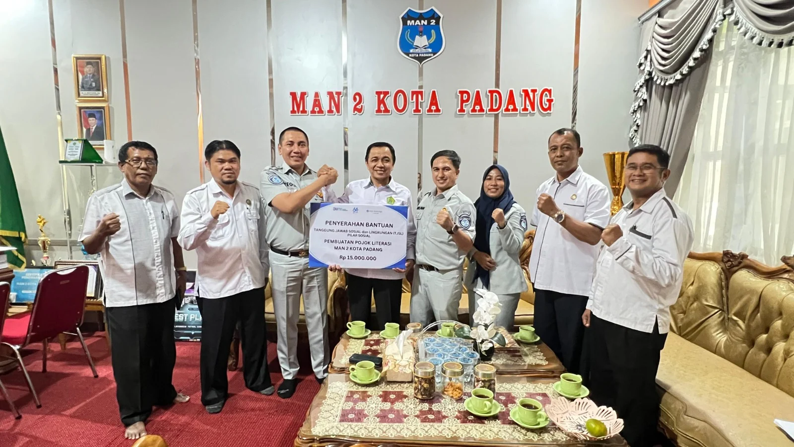 Jasa Raharja Sumbar Berikan Bantuan Pojok Literasi Kepada Madrasah Aliyah Negeri 2 Kota Padang