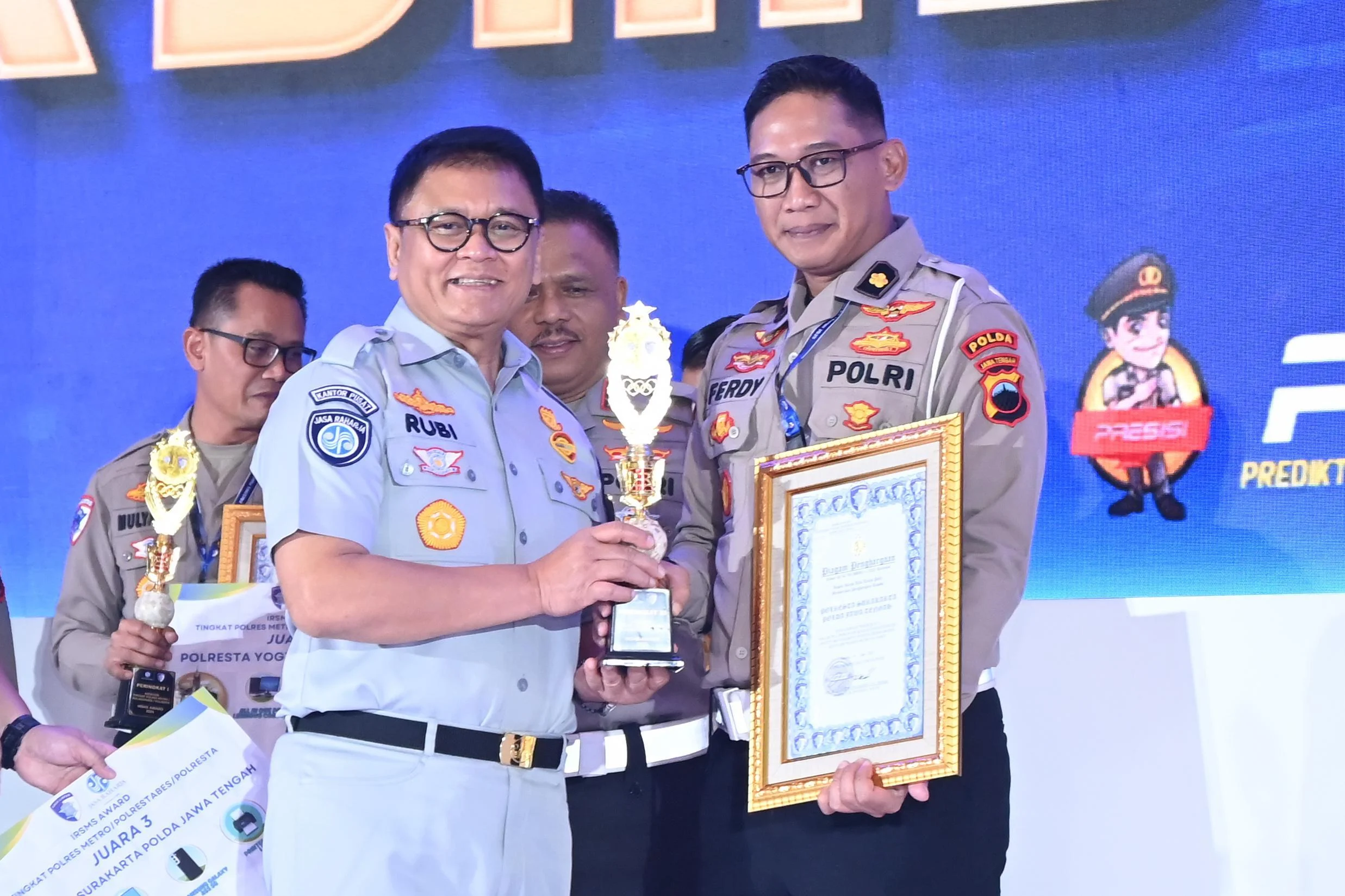 Jasa Raharja dan Korlantas Polri Serahkan IRSMS Award kepada Polda dan Polres