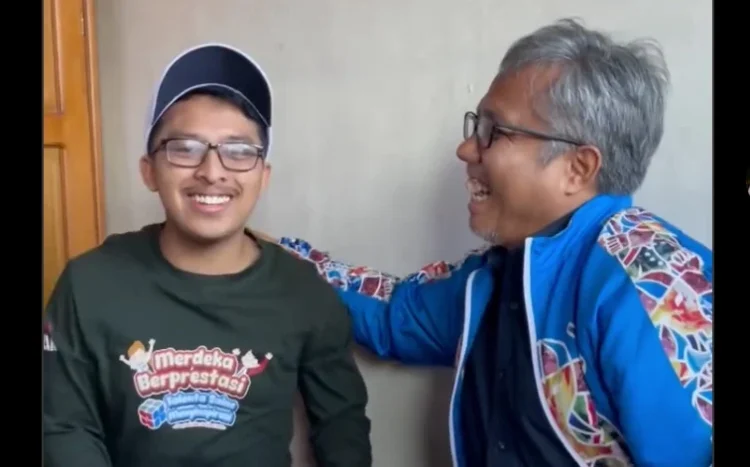 Pertemuan pelajar SMA 1 Bukittinggi, Nauli Al Ghifari dengan Rektor ITB, Prof Tata