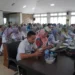 Ratusan petugas layanan kesehatan di Kota Padang saat dikumpulkan oleh Wali Kota Padang, Fadly Amran