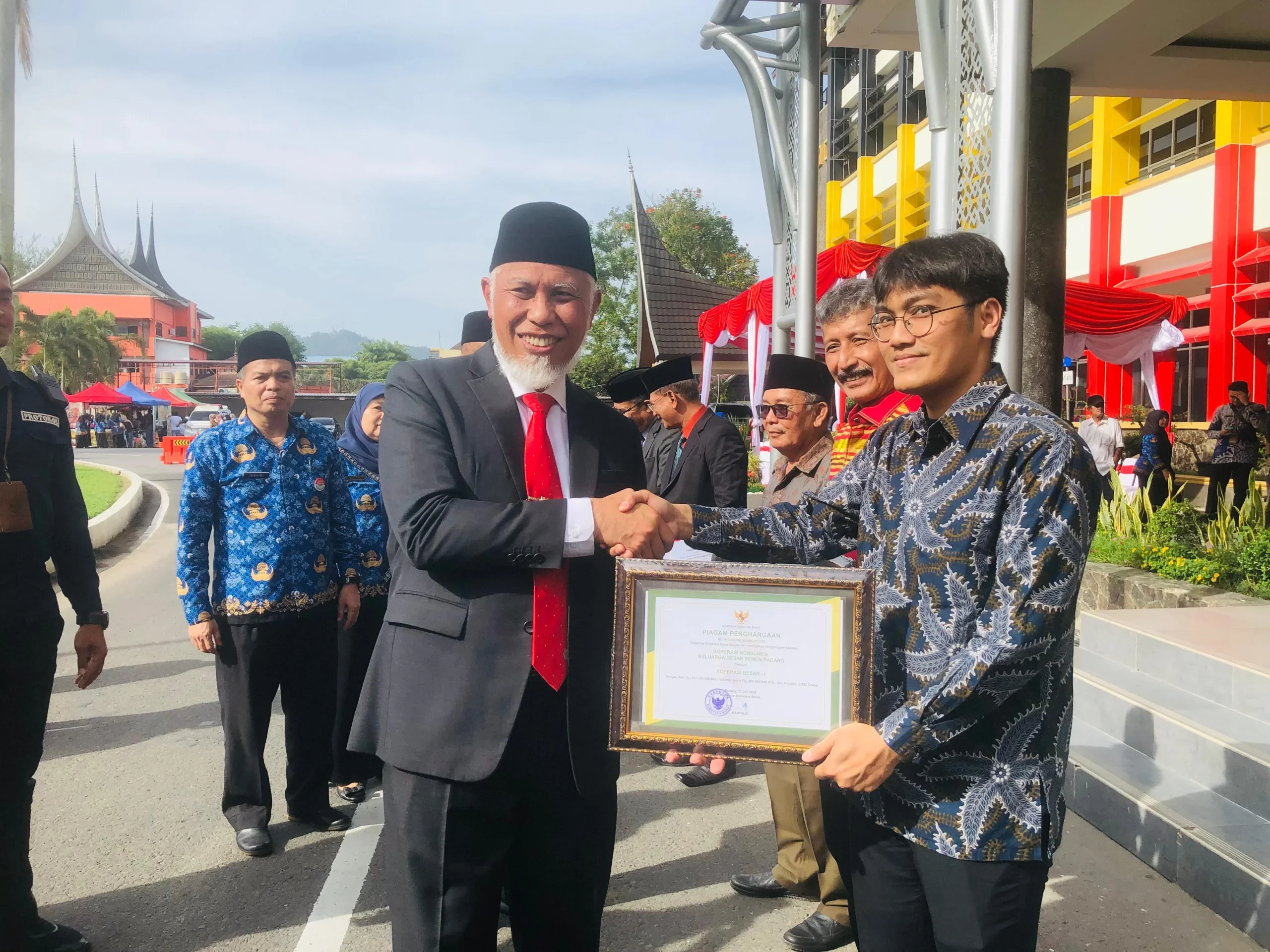 Raih Dua Penghargaan, Koperasi Konsumen Keluarga Besar Semen Padang Ditetapkan sebagai Koperasi Terbesar di Sumbar