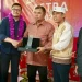 Ketua Penggerak KBA Jorong Tabek, Kasri Satra terima Penghargaan dari Astra (Kiki Julnasri/Klikpositif.com)