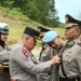 Kompol Angga saat disematkan pin oleh Kapolres Solok AKBP Agung Pranajaya