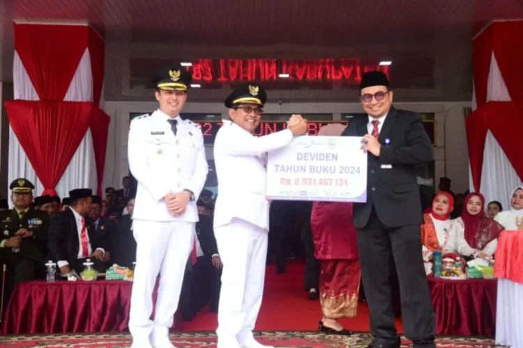 Seremonial Penyerahan Deviden dari Bank Nagari ke Pemkab Padang Pariaman