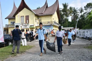 Dukung World Cleanup Day 2025, PT Semen Padang Gelar Selasa Bergoro di MTs Lubuk Kilangan