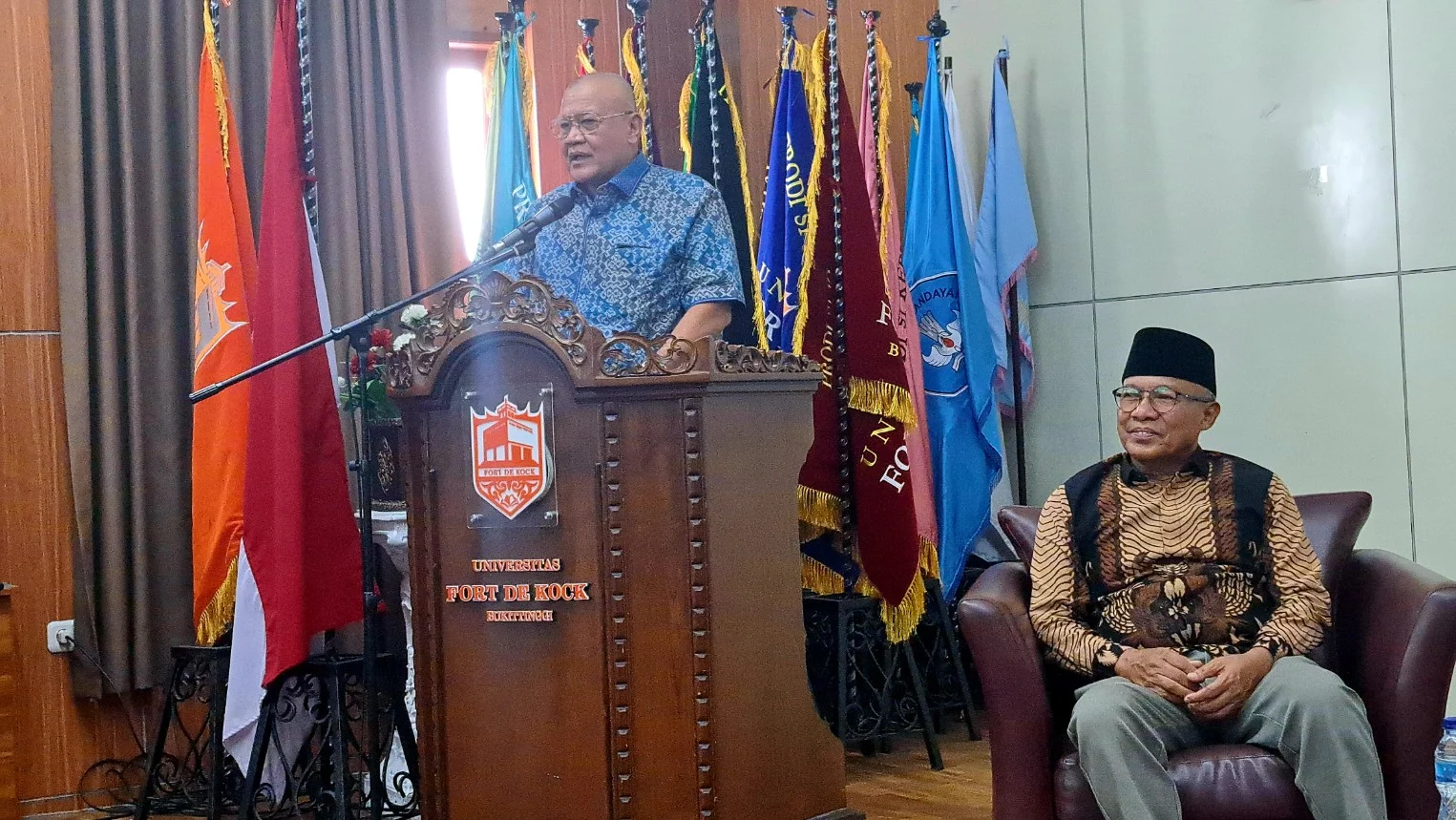 Iza Fadri Berikan Kuliah Umum di UFDK Bukittinggi