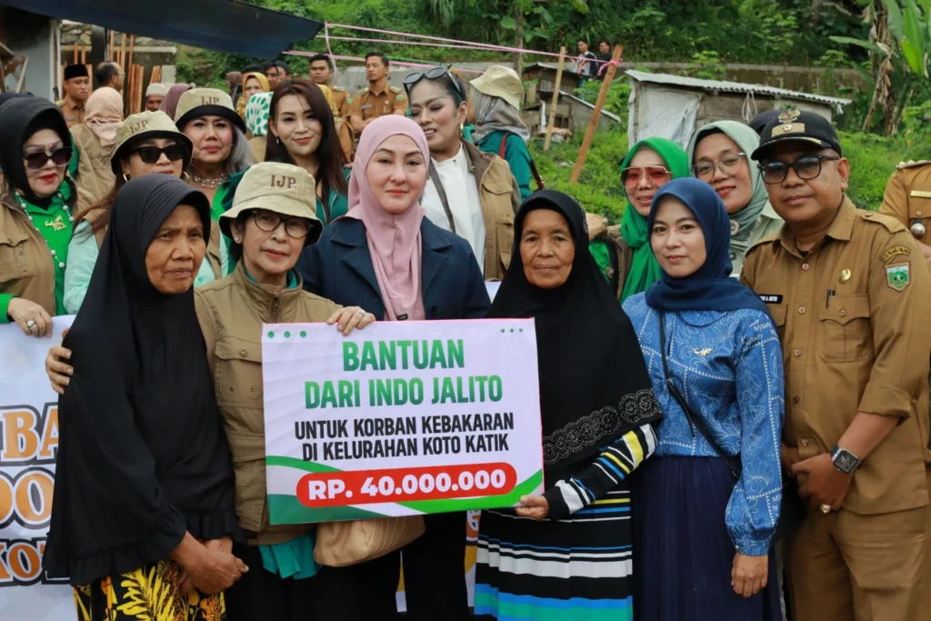 Indo Jalito Peduli Serahkan Bantuan Rp40 Juta untuk Korban Kebakaran di Padang Panjang