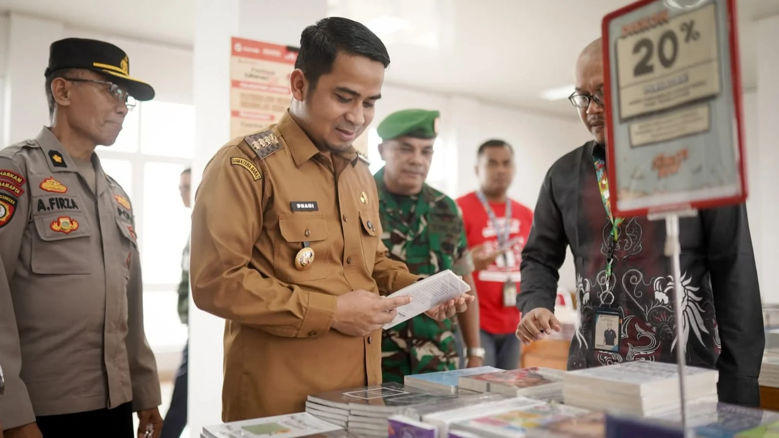 Dibuka Wako Ramadhani, Festival Literasi Kota Solok Hadirkan Bazar Buku hingga Talkshow Bersama Penulis JS Khairen