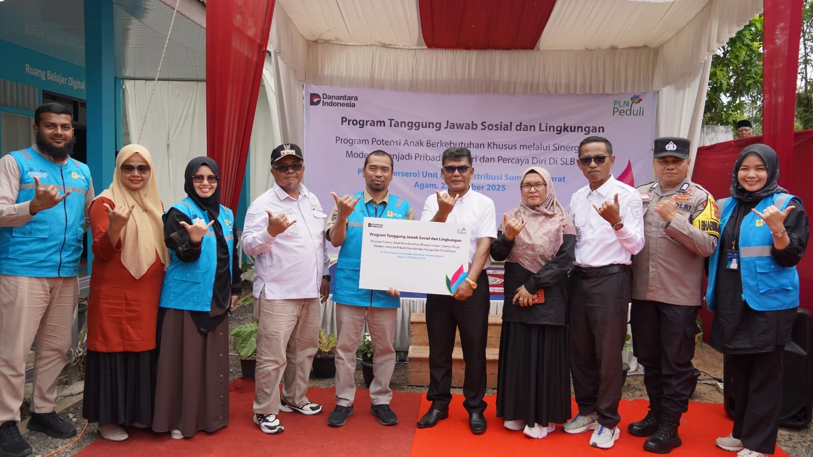 PLN Hadirkan Energi untuk Pendidikan Anak Berkebutuhan Khusus di Agam, Semarakkan Semangat Hari Pahlawan